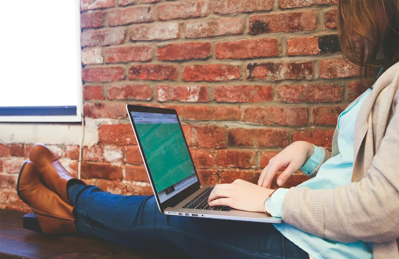 AI-Powered Chat Support: Transforming E-commerce Customer Engagement