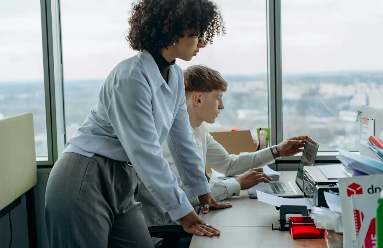 Enhancing Learning Engagement with Online Quizzes and LMS for EdTech Firms - Detailed Illustration